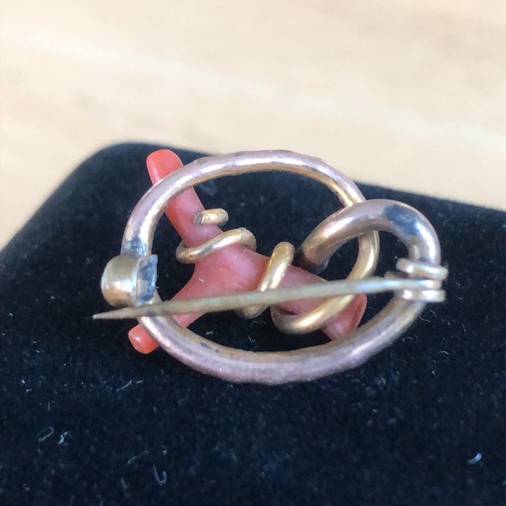 Victorian Coral Gold Love Knot - Picture 4 of 17